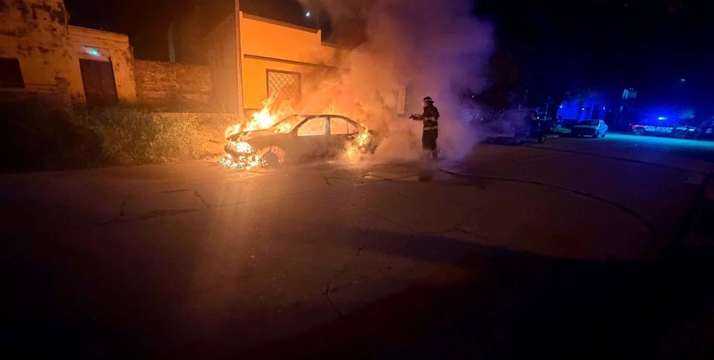 12 veh&iacute;culos quemados en 13 d&iacute;as: llamativa seguidilla en el &aacute;rea metropolitana de Santa Fe