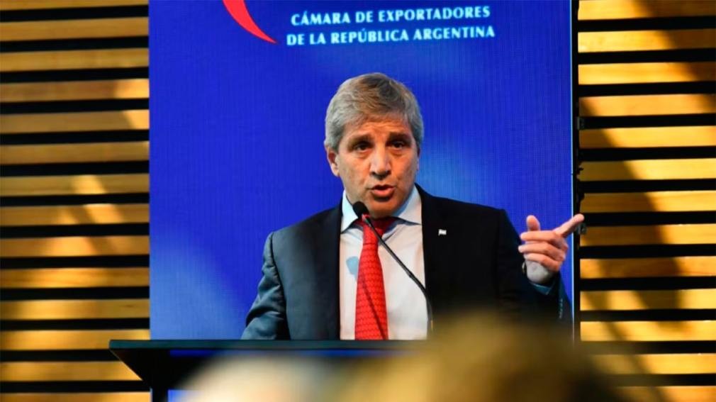 Luis Caputo confirm&oacute; el env&iacute;o del Presupuesto nacional al Congreso y destac&oacute; cuatro a&ntilde;os consecutivos de super&aacute;vit fiscal