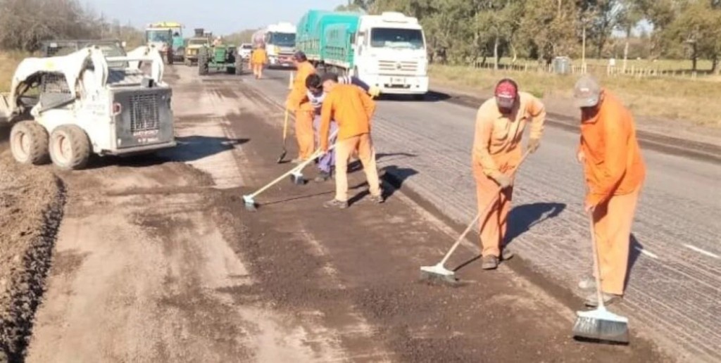 Ruta 11: realizan obras de recuperaci&oacute;n de la calzada entre Vera y Malabrigo
