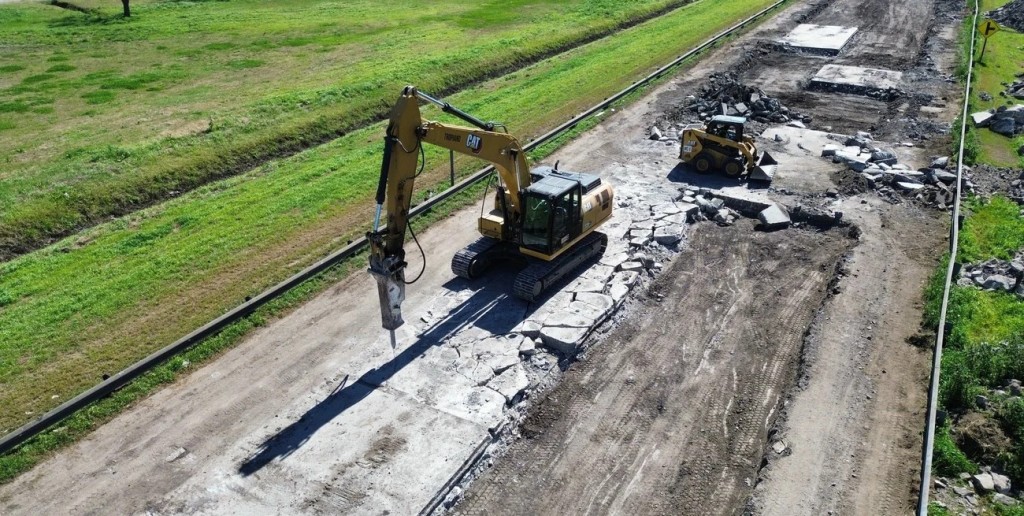 Con tres frentes: as&iacute; avanza la reparaci&oacute;n de la Ruta A012 en el sur santafesino