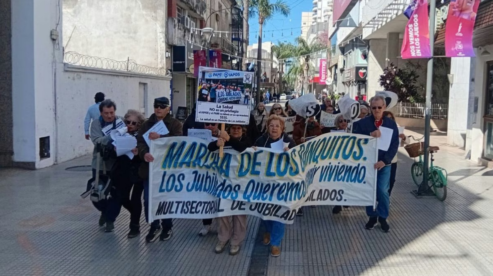 "Queremos una vejez digna": jubilados marcharon y reclamaron en Santa Fe