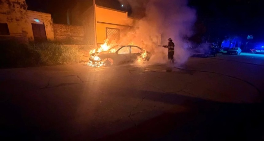 12 veh&iacute;culos quemados en 13 d&iacute;as: llamativa seguidilla en el &aacute;rea metropolitana de Santa Fe