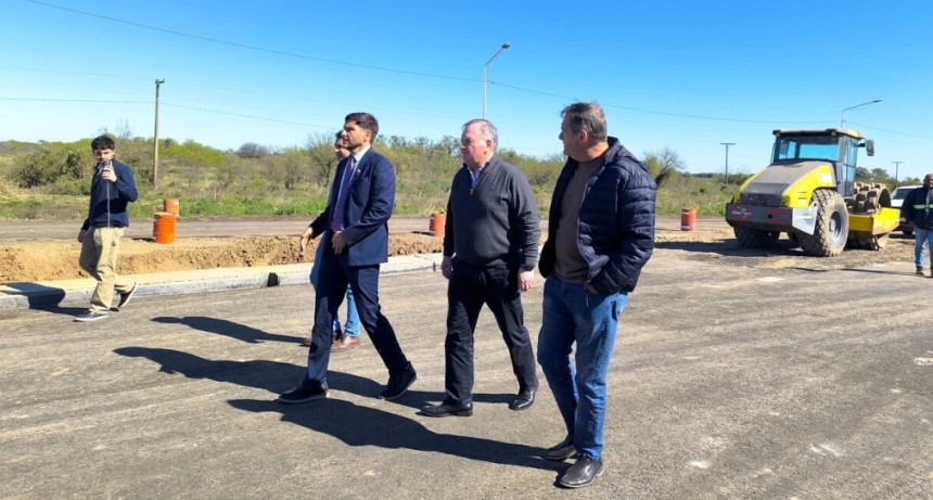 Pullaro supervis&oacute; el avance de las obras viales y puentes en el departamento San Crist&oacute;bal