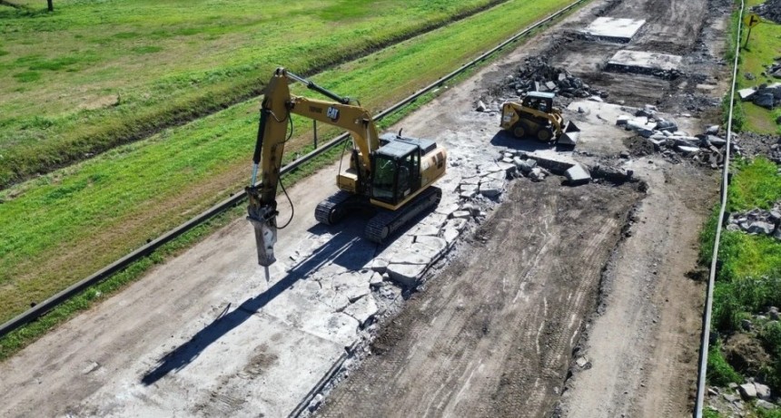 Con tres frentes: as&iacute; avanza la reparaci&oacute;n de la Ruta A012 en el sur santafesino