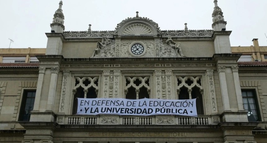 Presupuesto 2027: universidades recibir&iacute;an un 27% menos recursos que en 2023