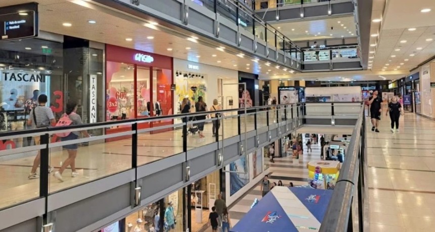 El consumo amag&oacute; con rebotar en julio, pero los tres canales siguen en rojo en el a&ntilde;o