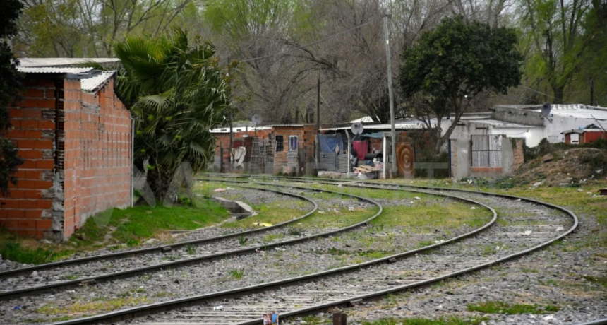 La pobreza volvi&oacute; a subir y lleg&oacute; al 32,3% en el primer semestre: cu&aacute;l es el impacto en Santa Fe y Rosario