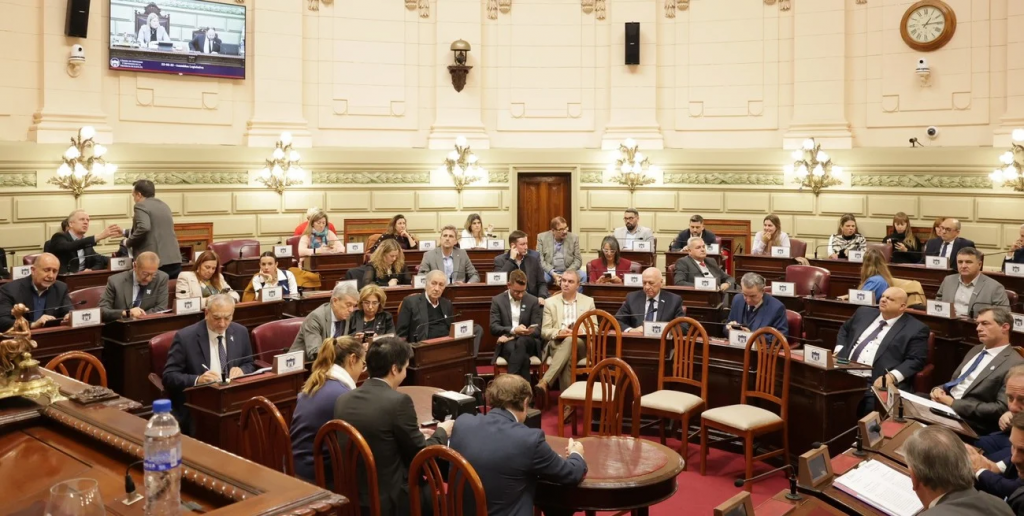Senadores de Santa Fe reciben a cuatro ministros por un préstamo de 50 millones de euros