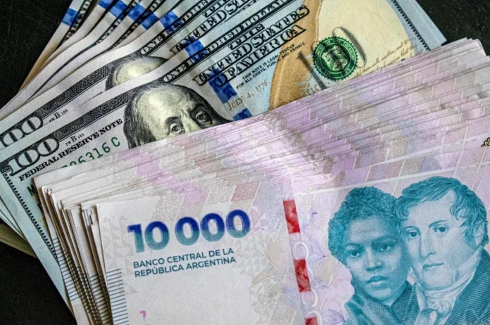 El dólar sigue imparable pese al apoyo de EE.UU.: se disparó y cerró a $1.475