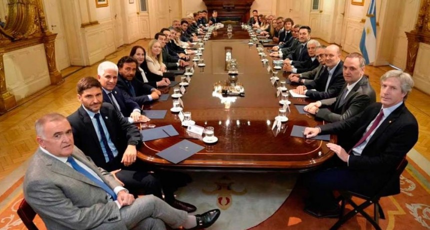 Tras la reunión de Milei con gobernadores, Adorni aseguró: “La voluntad es trabajar con todos”