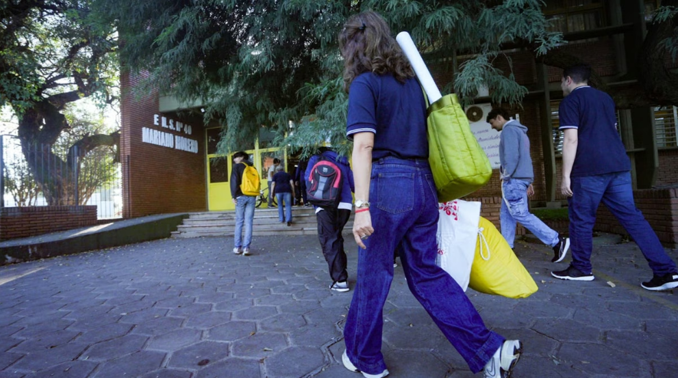 San Crist&oacute;bal: la escuela aclar&oacute; qu&eacute; pas&oacute; tras la alerta por la foto de un alumno con un arma