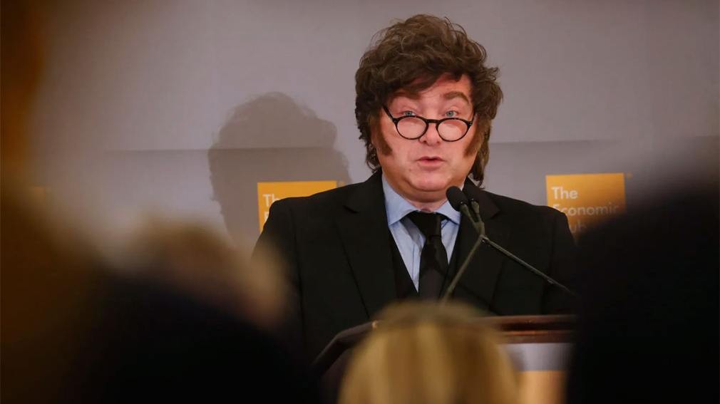 Malvinas y los gobernadores, los salvavidas a los que se aferra Milei