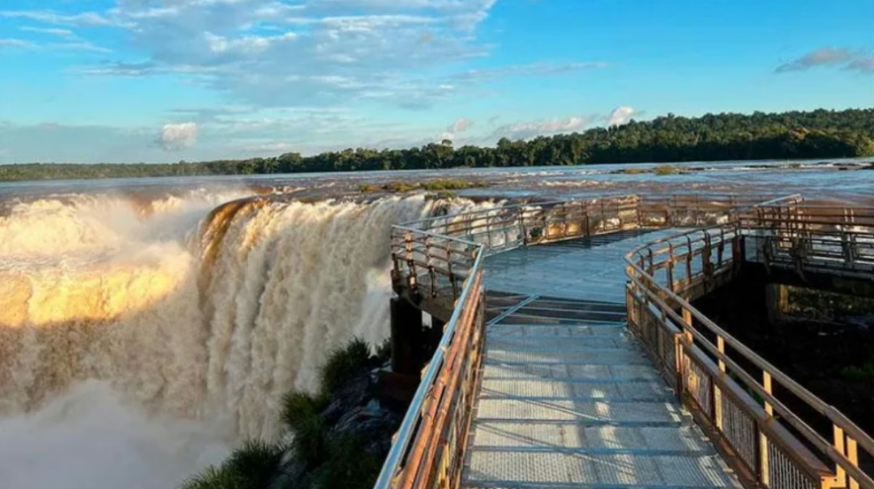 Cierran el circuito Garganta del Diablo por una fuerte crecida del r&iacute;o Iguaz&uacute;