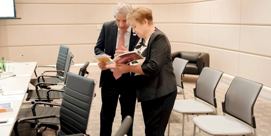 Caputo y Georgieva revisaron la letra chica del programa econ&oacute;mico