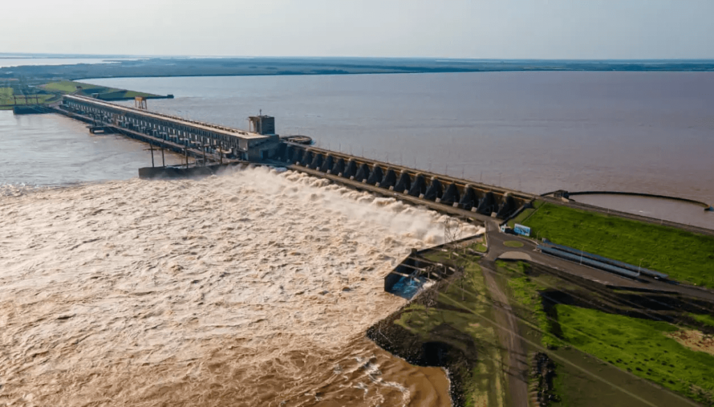 El Ni&ntilde;o extremo ya impacta en el Litoral: Itaip&uacute; y Yaciret&aacute; abrieron compuertas y hay temor en las islas ganaderas
