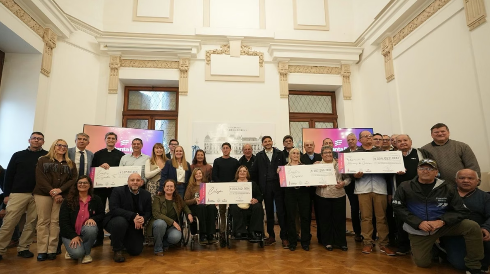 Maximiliano Pullaro entreg&oacute; m&aacute;s de $ 1.100 millones a tres instituciones por la recaudaci&oacute;n de las entradas de los Juegos Suramericanos