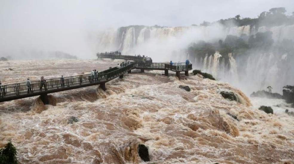 Crecida del r&iacute;o en Puerto Iguaz&uacute;: ya super&oacute; el nivel de evacuaci&oacute;n y sube a un ritmo de m&aacute;s de 20 cent&iacute;metros por hora