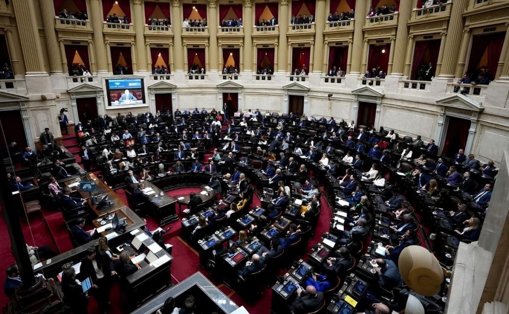 Jugada para blindar el DNU 70: el oficialismo restituy&oacute; l&iacute;mites a la venta de tierras a extranjeros