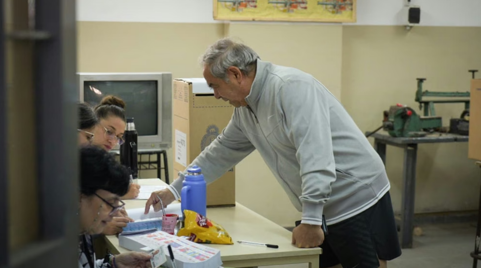 El poder de los ciudadanos en Santa Fe: avanza una ley que permite votar para destituir pol&iacute;ticos