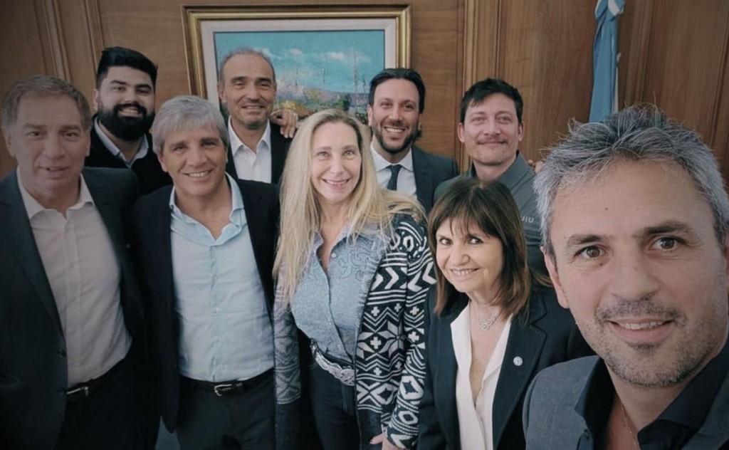 Tensiones en la mesa pol&iacute;tica (con el Presidente haciendo campa&ntilde;a en Espa&ntilde;a)