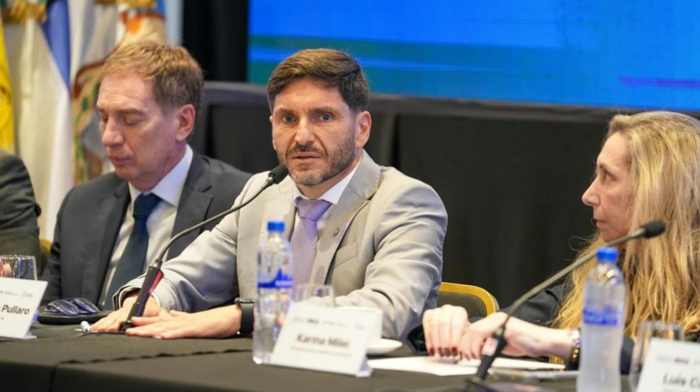 Pullaro: "Voy a pelear para que cada uno de los contenedores que salgan de Argentina, lo hagan por los puertos de Santa Fe"