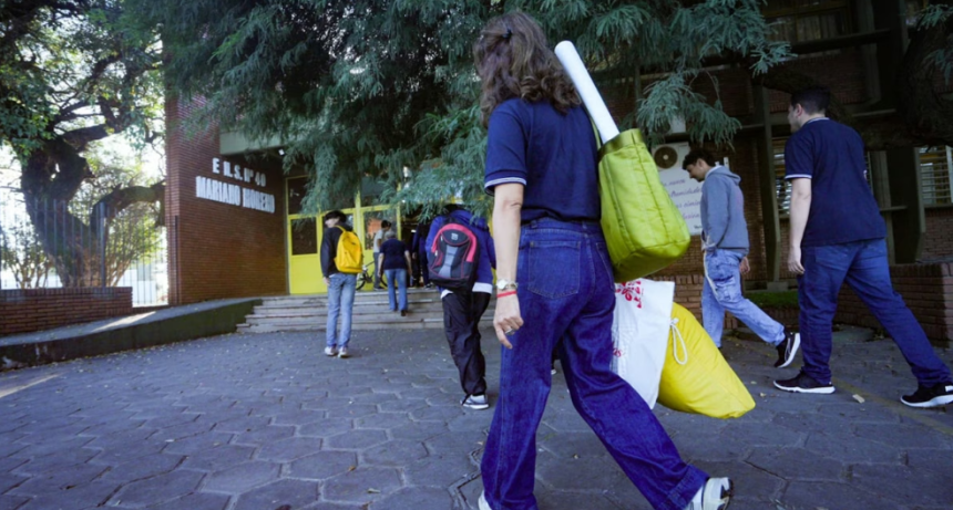 San Crist&oacute;bal: la escuela aclar&oacute; qu&eacute; pas&oacute; tras la alerta por la foto de un alumno con un arma