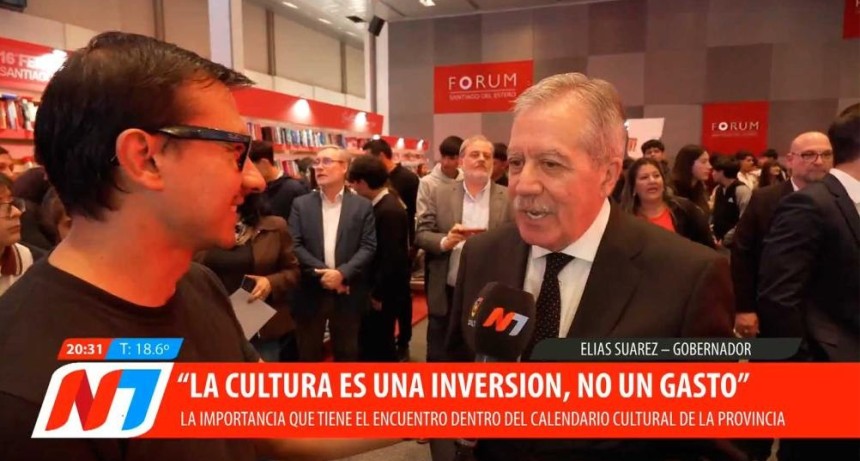 El&iacute;as Su&aacute;rez record&oacute; en la Feria del Libro el libro que marc&oacute; su formaci&oacute;n y comparti&oacute; uno de sus versos favoritos