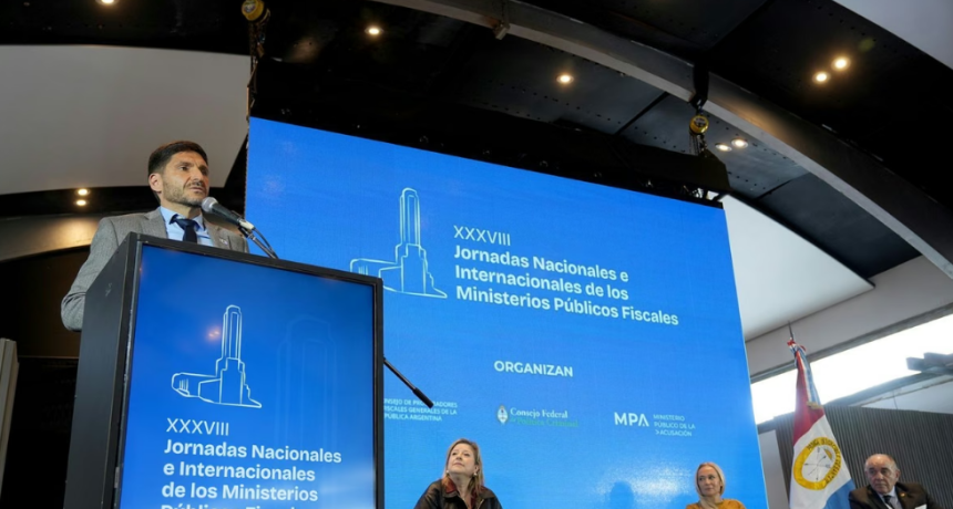 Pullaro pidi&oacute; ir sobre 