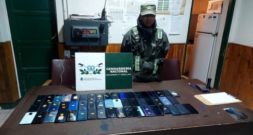Uno de cada tres celulares ingresa de forma ilegal a la Argentina