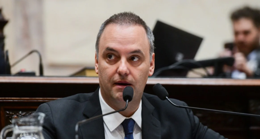 La Justicia comenz&oacute; a peritar las ocho billeteras de criptomonedas de Adorni