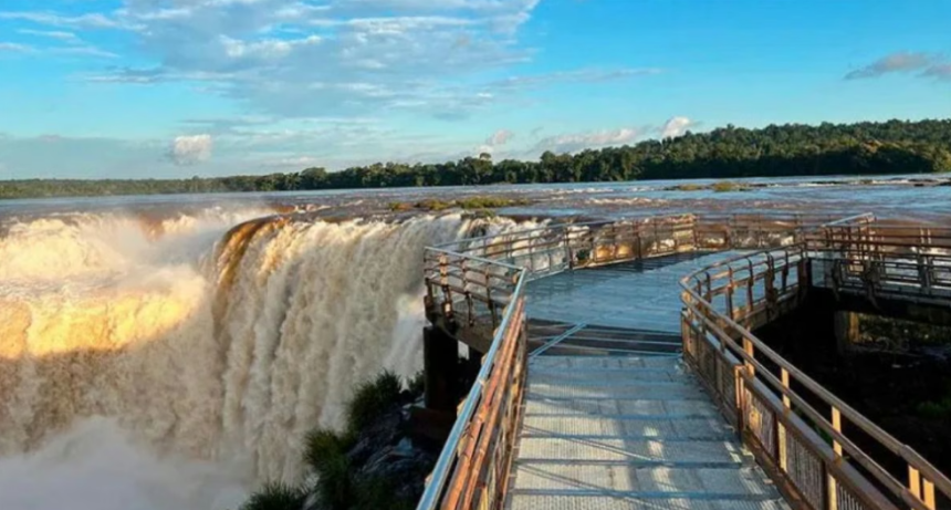 Cierran el circuito Garganta del Diablo por una fuerte crecida del r&iacute;o Iguaz&uacute;