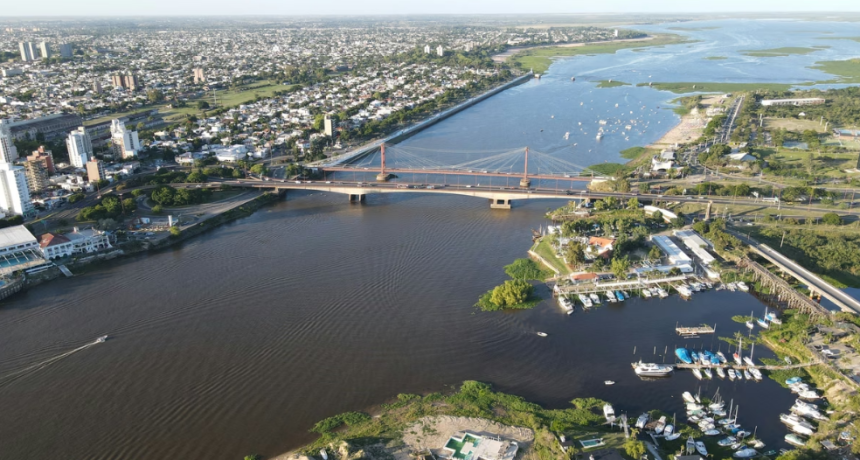 Comparan la crecida del r&iacute;o Paran&aacute; en Santa Fe con la de 2016, pero aclaran que su evoluci&oacute;n depende de las lluvias