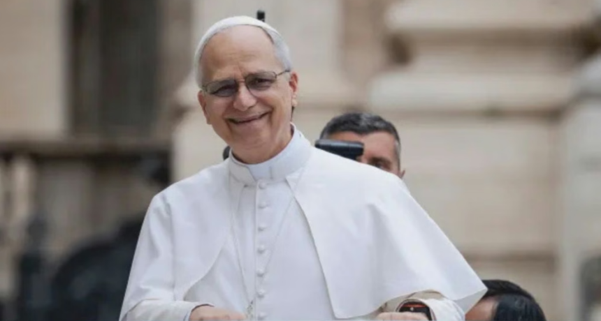 El papa Le&oacute;n XIV ya camina tras la operaci&oacute;n de pulm&oacute;n y evoluciona favorablemente