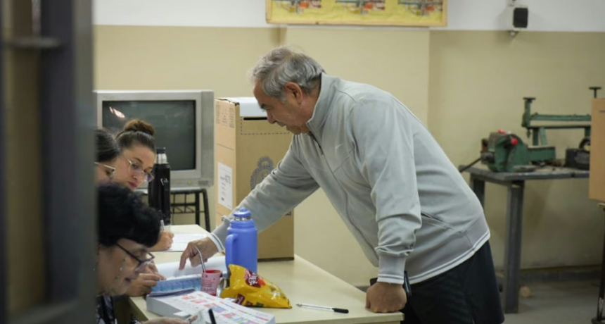 El poder de los ciudadanos en Santa Fe: avanza una ley que permite votar para destituir pol&iacute;ticos