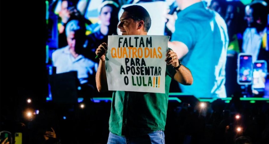 Balotaje en Brasil: Fl&aacute;vio Bolsonaro acept&oacute; abrir su secreto bancario y telef&oacute;nico y desafi&oacute; a Lula a hacer lo mismo