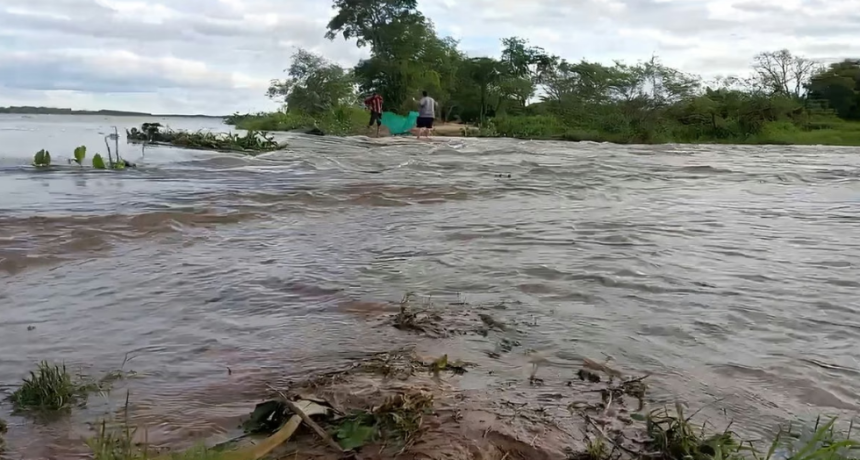 El r&iacute;o Paran&aacute; acentu&oacute; su crecida y Reconquista es la primera ciudad de la provincia de Santa Fe donde supera el nivel de alerta