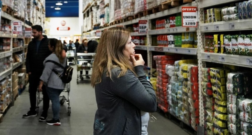Consumo dispar: rebote en shoppings con nuevas ca&iacute;das en supermercados y mayoristas