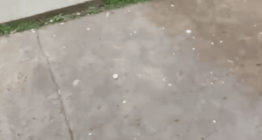 En pocos minutos, lluvia y granizo en una localidad de Santa Fe: las im&aacute;genes de la tormenta