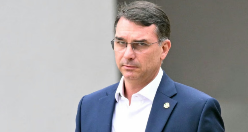 Fl&aacute;vio Bolsonaro emiti&oacute; un comunicado: primero se present&oacute; como 