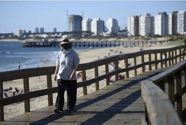 Vuelve el alerta por los casos a Uruguay justo cuando abre su frontera