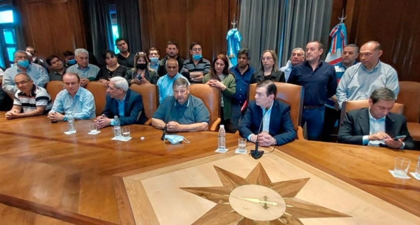 Zamora anunci&oacute; un bono de $200 mil en tres cuotas y un incremento del 95% en el b&aacute;sico de los empleados p&uacute;blicos desde febrero