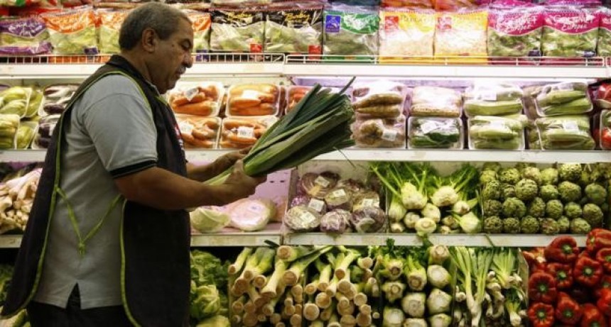 Un estudio revel&oacute; que los consumidores pagan cuatro veces m&aacute;s de lo que cobran los productores agropecuarios