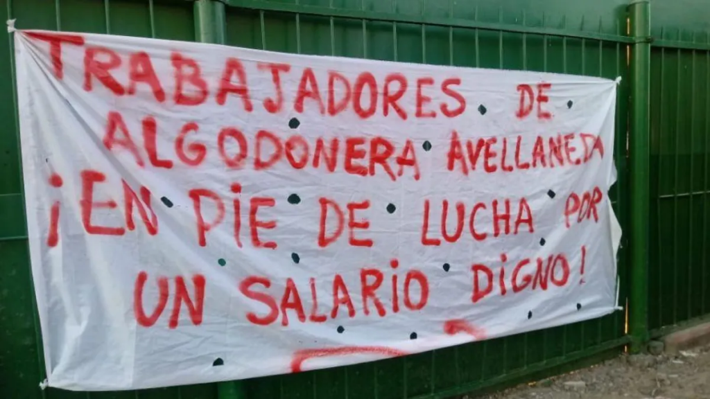 Trabajadores de la Algodonera Avellaneda pidieron al juez Fabián Lorenzini que gestione ante entidades bancarias que suspendan los embargos y débitos automáticos: 
