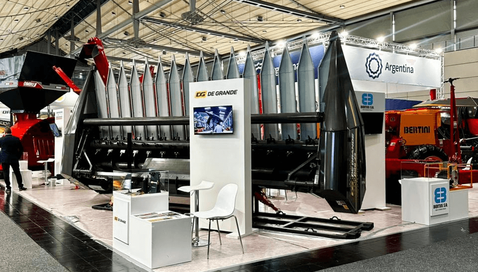 Brilla en Agritechnica: la pyme de Armstrong que busca hacerse “grande” con sus cabezales girasoleros