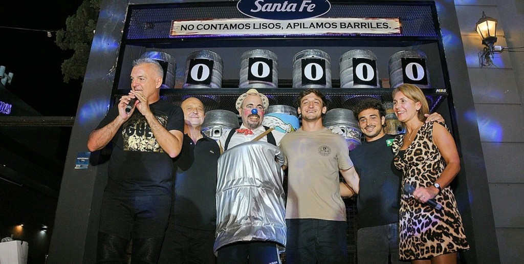 Chopería Santa Fe armó su fiesta con la gente: ¡pinchó el barril “100.000”!