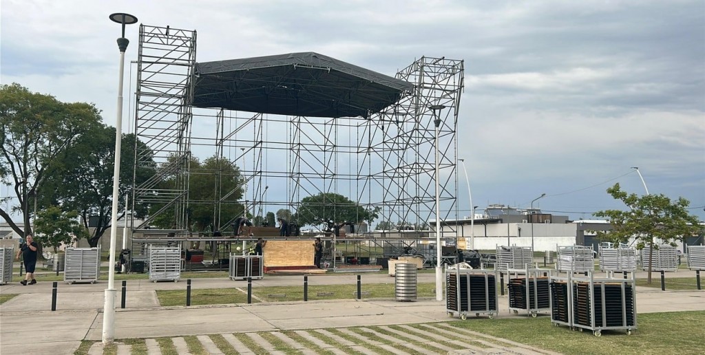 Avanzan los preparativos para la inauguración del Nuevo Hospital de Rafaela: montaron el escenario y ultiman detalles