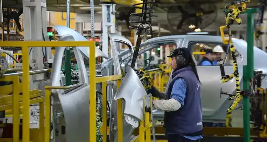 Renault deja de fabricar Sandero, Logan y Stepway en Córdoba