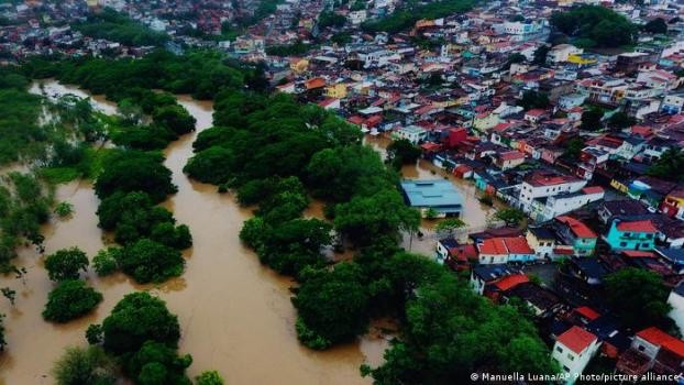 Al menos 18 muertos y miles de damnificados por inundaciones en Brasil 