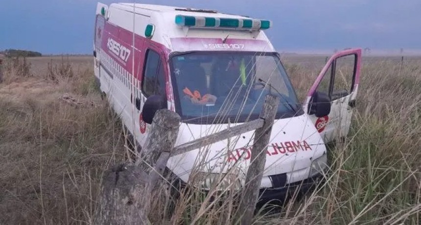 Ins&oacute;lito: un m&eacute;dico borracho rob&oacute; una ambulancia, la choc&oacute; e intent&oacute; huir