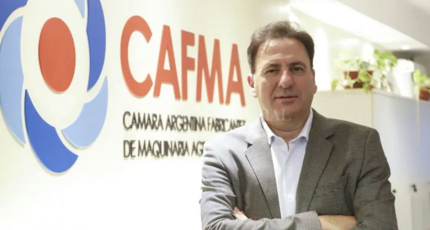 Los fierros, a media máquina 